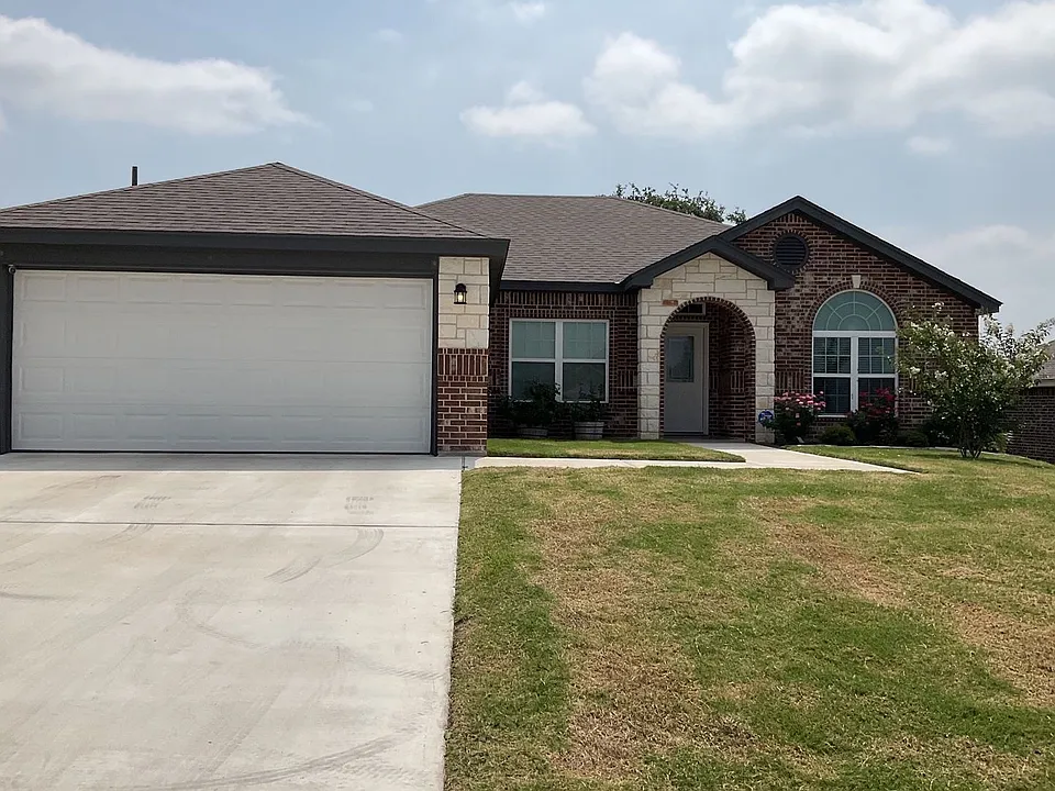 5104 Charles Loop