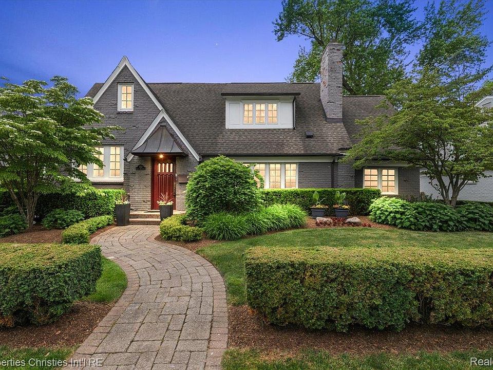 1st image of 352 S Glenhurst Dr