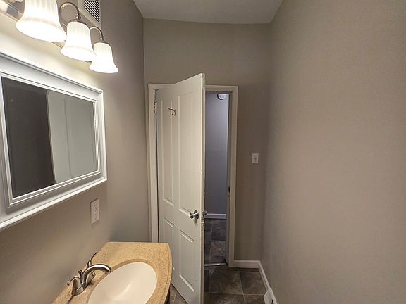 5th image of 647-649 E 11th St #1