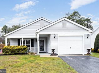 898 Westminster Dr N, Southampton, NJ 08088