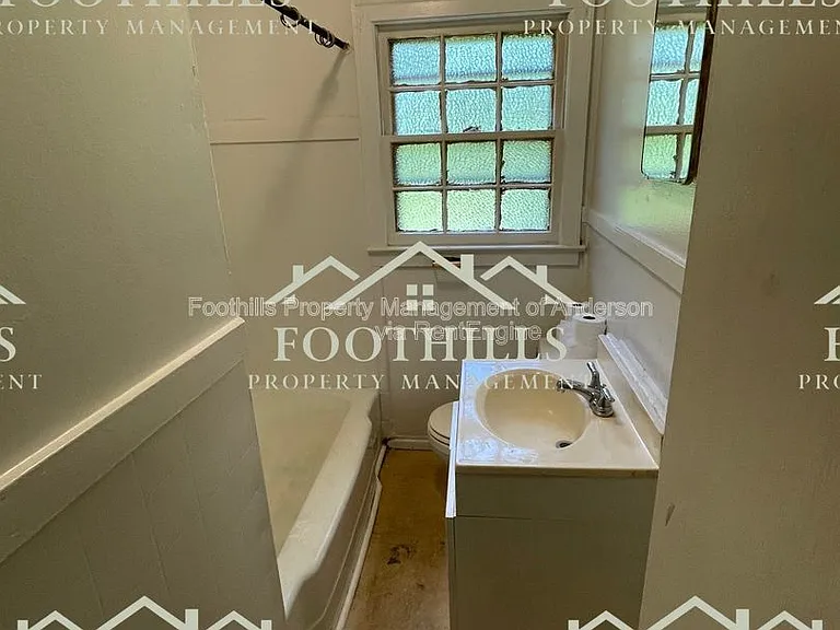 1009 S Manning St — Photo 7