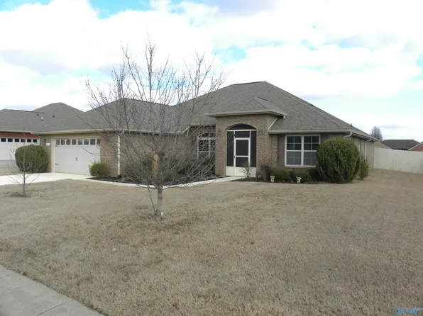 623 Summer Cove Cir NW, Madison, AL 35757