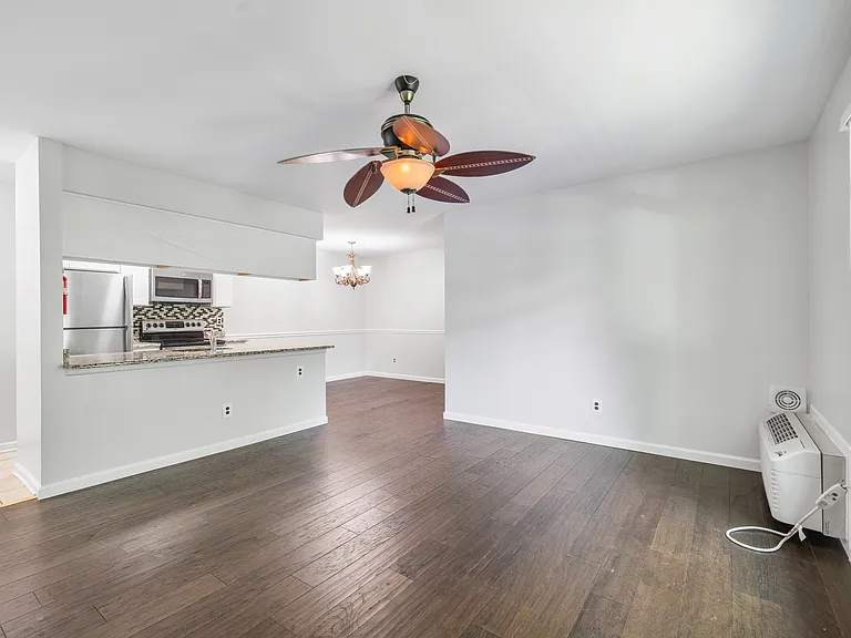 30 Bolton Ct — Photo 1
