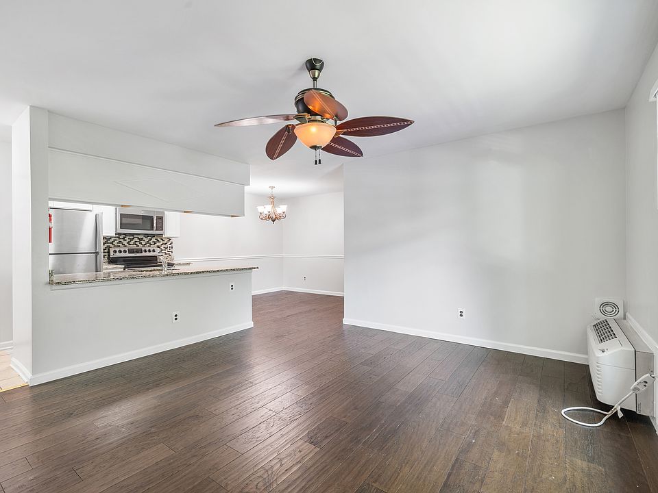 1st image of 30 Bolton Ct
