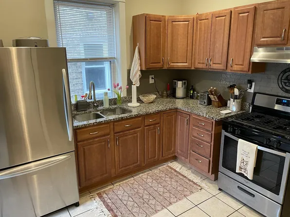 5224 W Montrose Ave #1, Chicago, IL 60641
