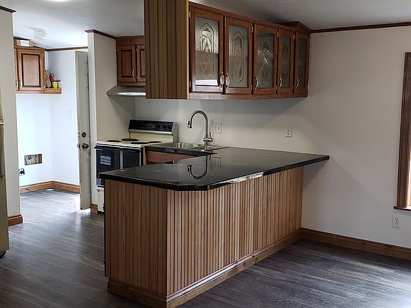 3rd image of 113 E St