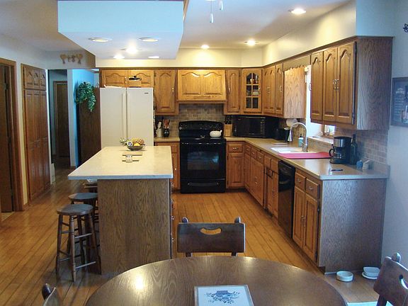 Open concept, breakfast area