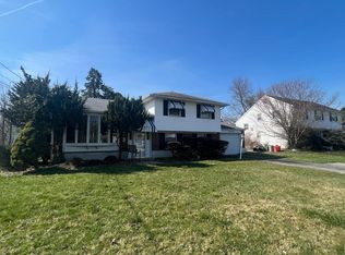 41 Longwood Dr, Stratford, NJ 08084