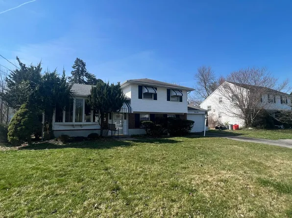 41 Longwood Dr, Stratford, NJ 08084