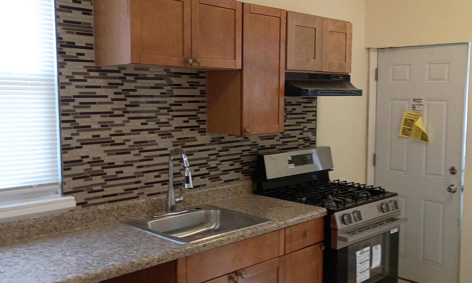 1 bed, 720 sqft, $1,275 — Photo 2