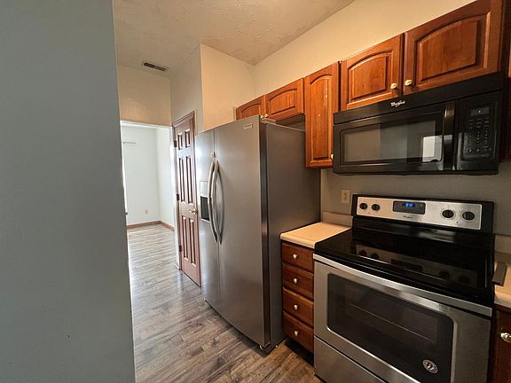 2nd image of 609 Cahill Ln
