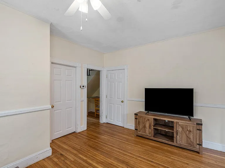 10 Lincoln Ave — Photo 18