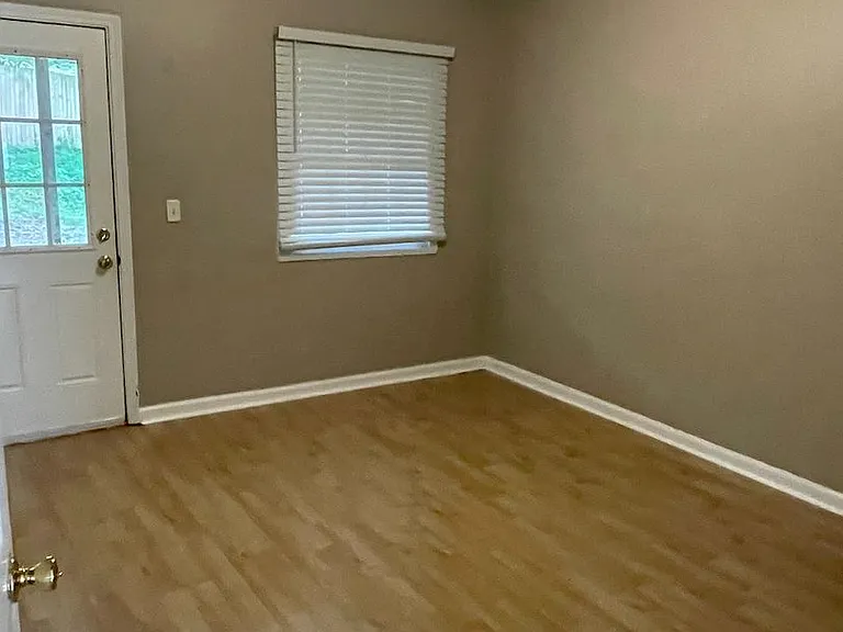 428 Page Ave NE #16 — Photo 17