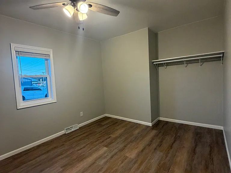 2317 Glendale Ave — Photo 8