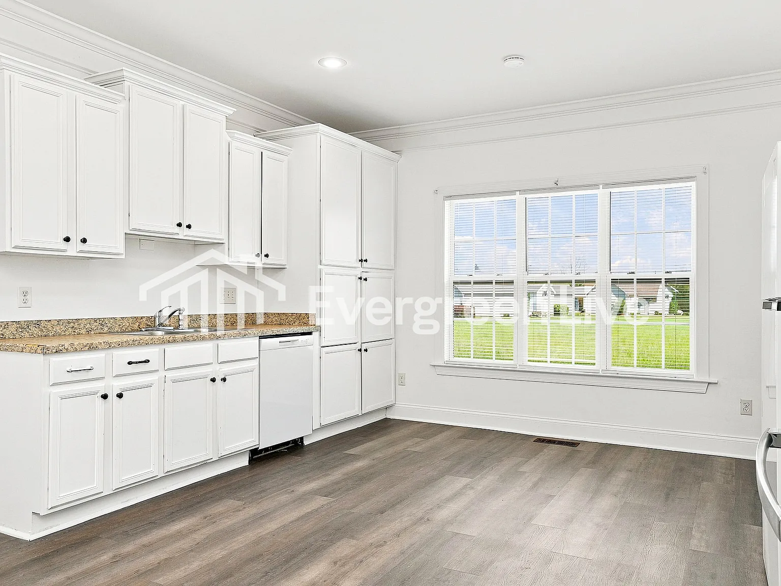 5 bed, 3.0 bath, 1753 sqft, $1,945 — Photo 4
