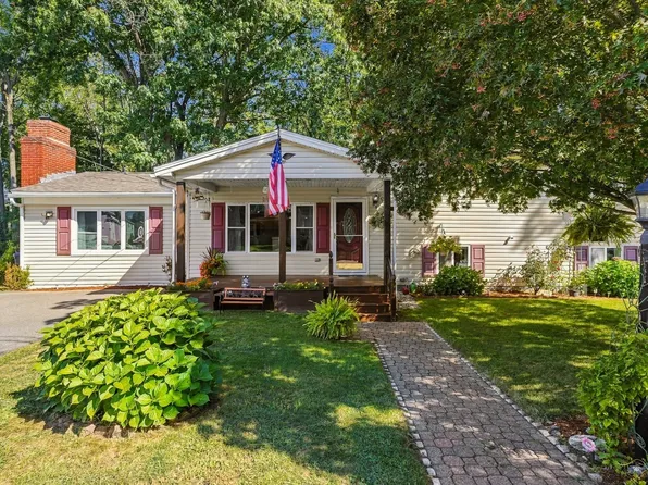 32 Alvin St, Methuen, MA 01844