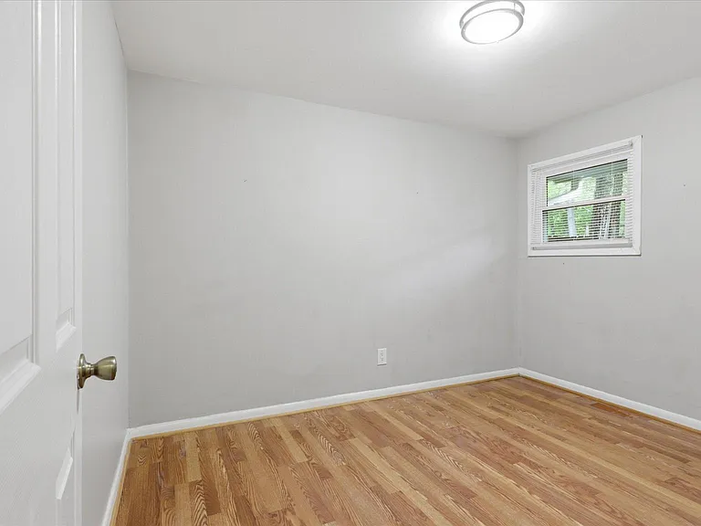 6330 Airlie Rd — Photo 17