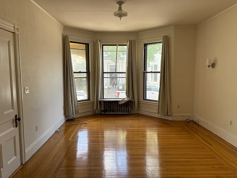59 Bainbridge Ave — Photo 1