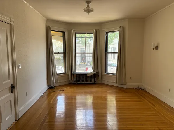 59 Bainbridge Ave, Providence, RI 02909