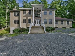 109 Horseshoe Ct, Lackawaxen, PA 18435