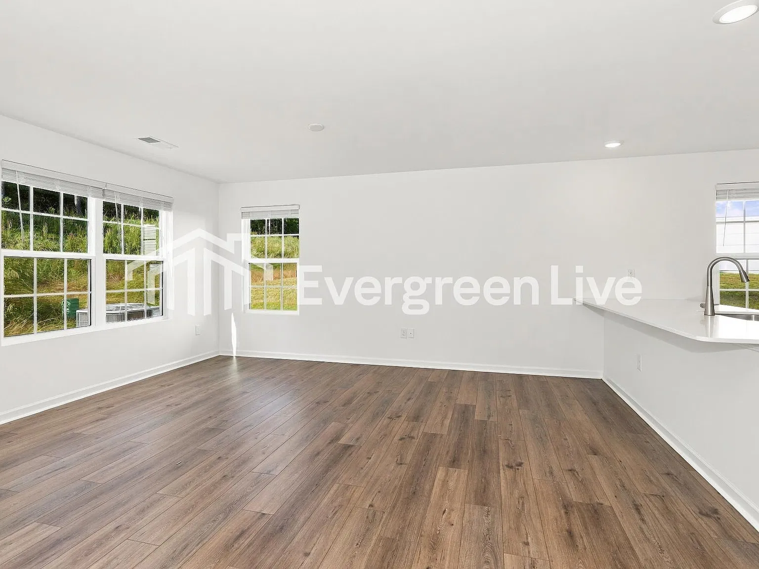 3 bed, 3.0 bath, 1403 sqft, $1,705 — Photo 4