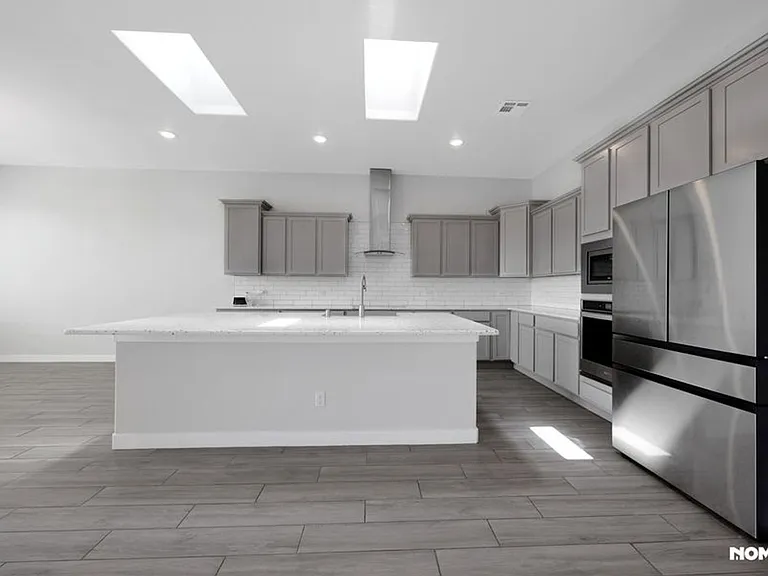 3802 Nightingale Ave — Photo 2