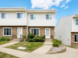 224 Holiday Cir #31, West Des Moines, IA 50265