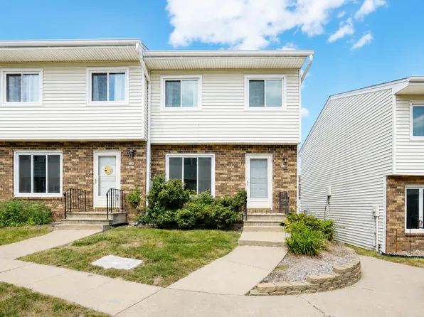 224 Holiday Cir #31, West Des Moines, IA 50265