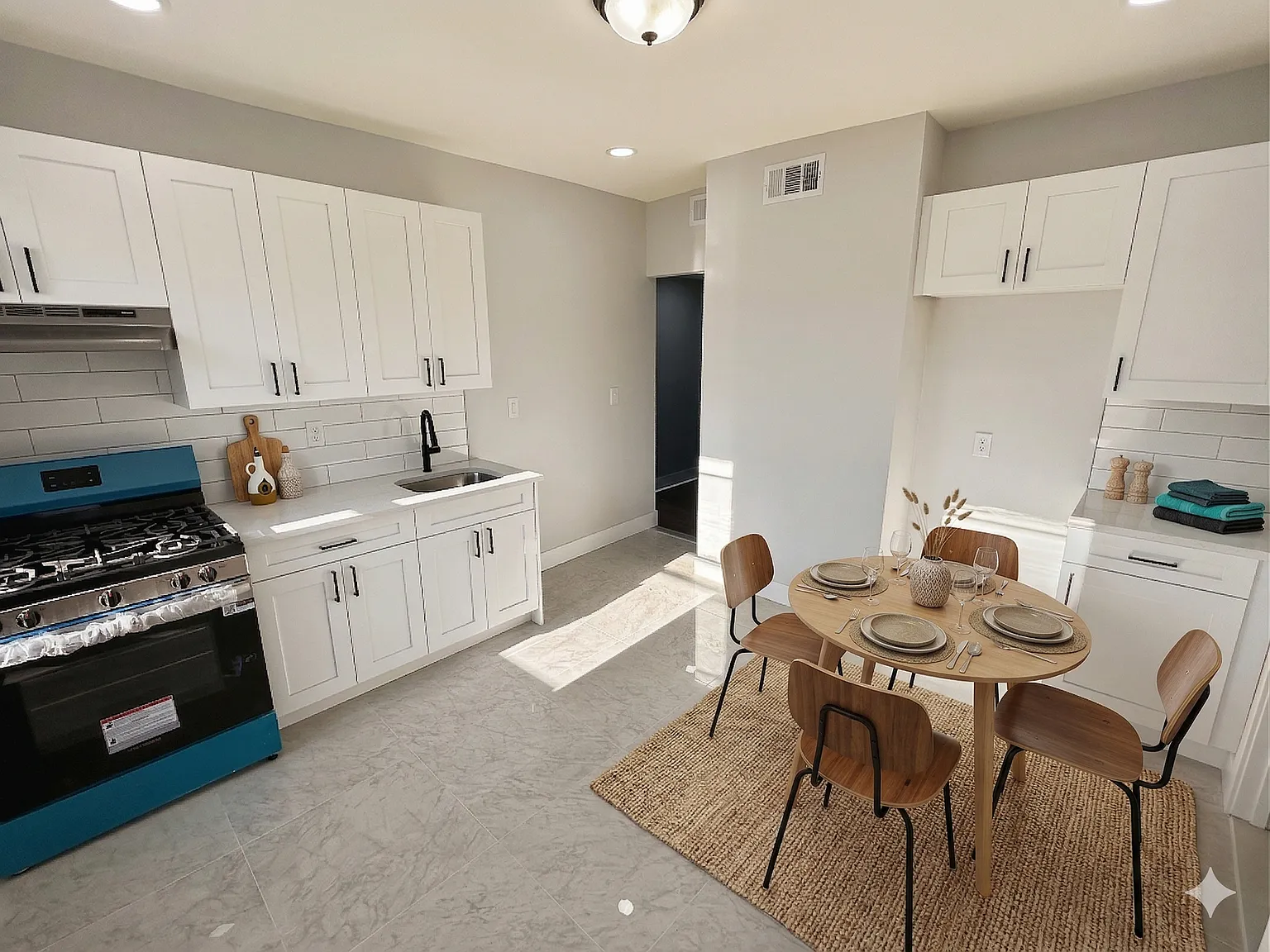 3 bed, 1.5 bath, 950 sqft, $2,295 — Photo 2