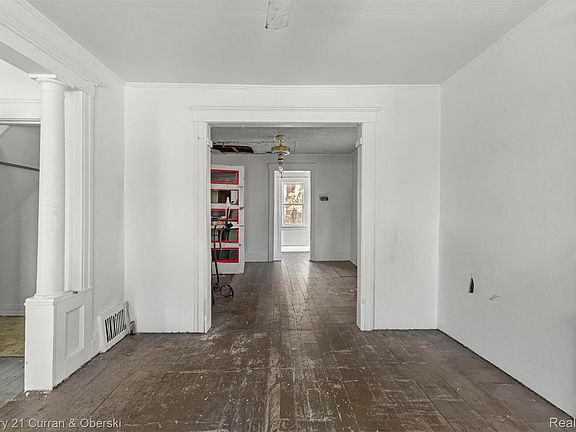 4th image of 62 E Cicotte St
