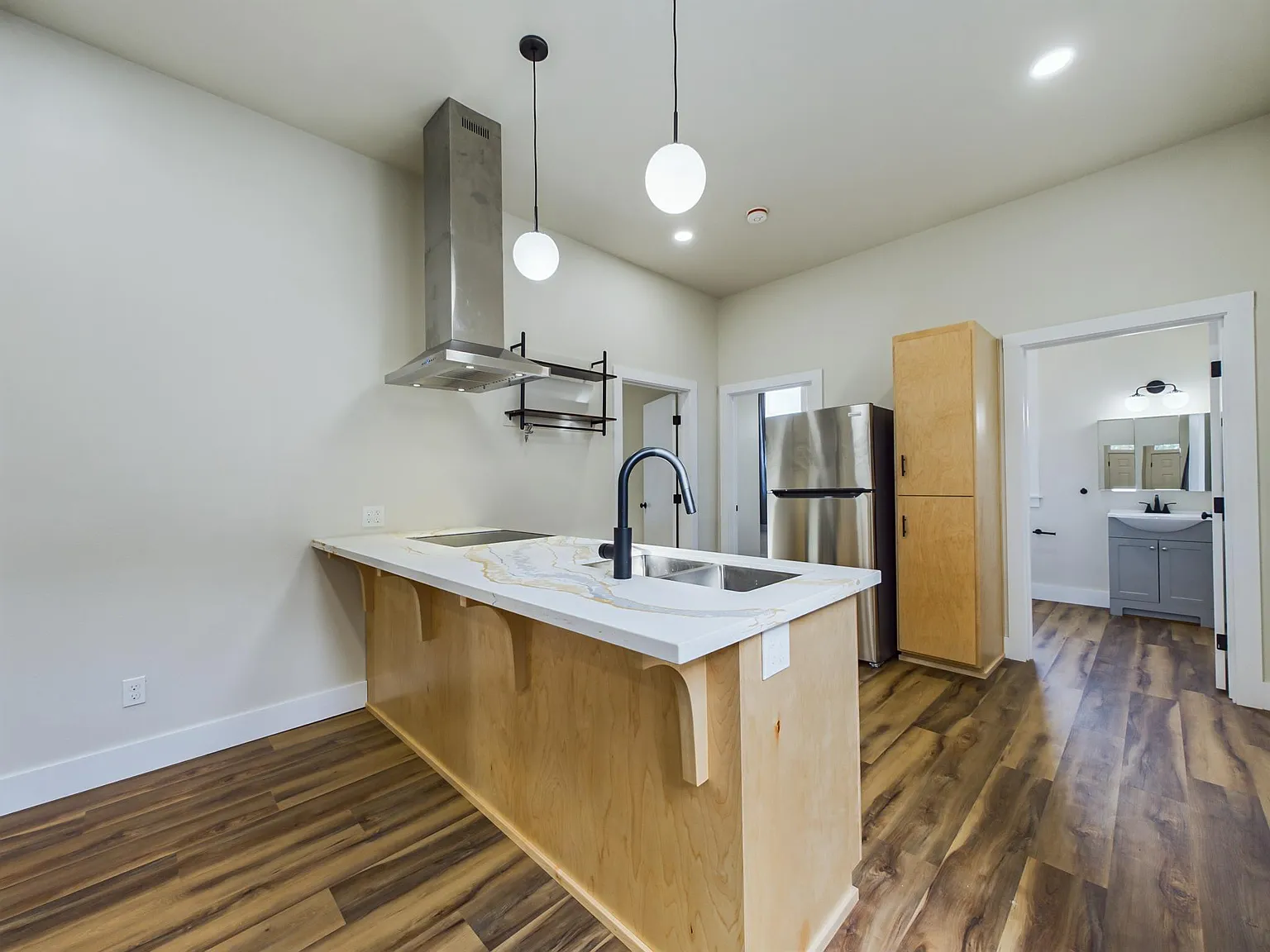 3 bed, 1.5 bath, 950 sqft, $2,100 — Photo 3