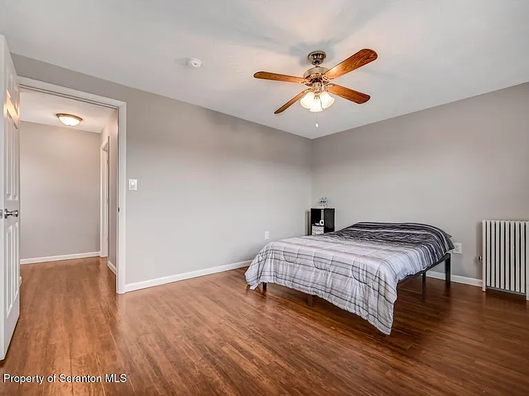 2725 Cedar Ave — Photo 7