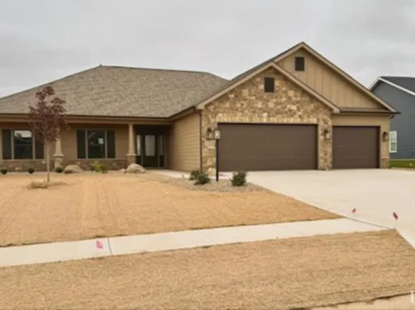 2003 Bogey Ct, Auburn, IN 46706