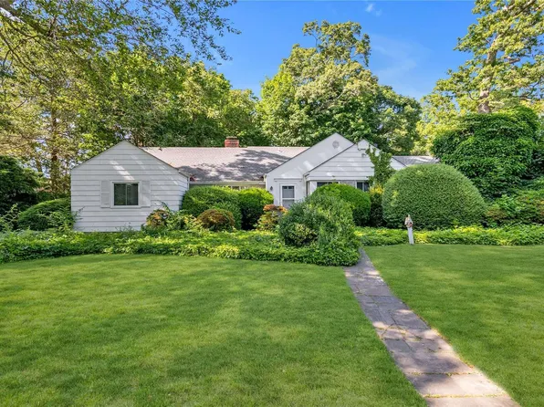 163 Round Hill Road, East Hills, NY 11577