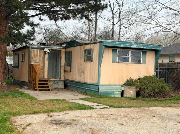 412 E 48th St Trailer 20, Garden City, ID 83714
