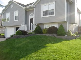 804 SW Country Hill Dr, Grain Valley, MO 64029