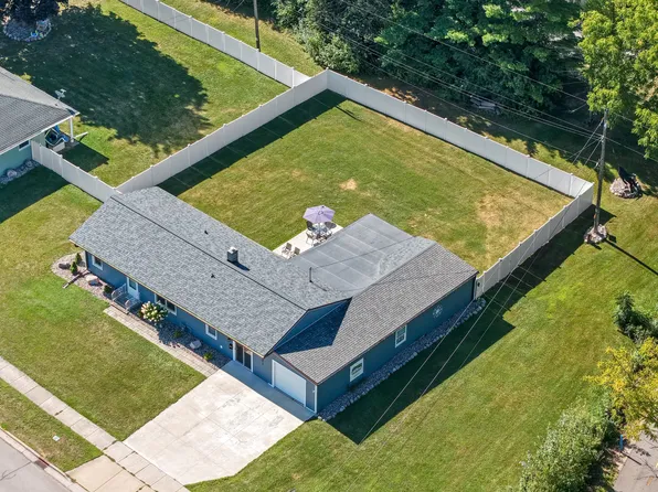 621 Cook St, De Pere, WI 54115