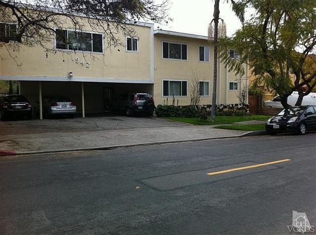 1st image of 1942 Holly Dr