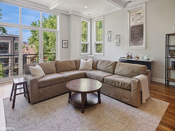 5th image of 859 N Hermitage Ave #3