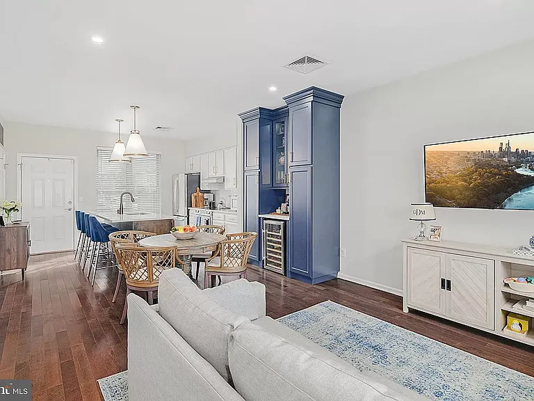 1236 Fitzwater St — Photo 2
