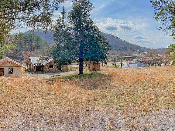 4th image of 1170 Wears Valley Rd