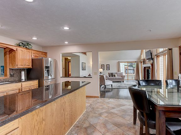 3rd image of 940 Beaver Lake Blvd