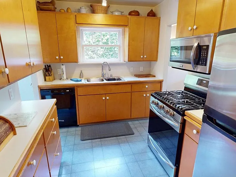 1008 E Ave — Photo 7