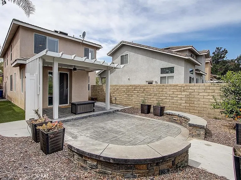 28545 Calex Dr — Photo 9