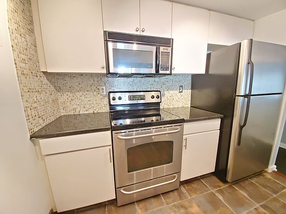 Kitchen inward facing 