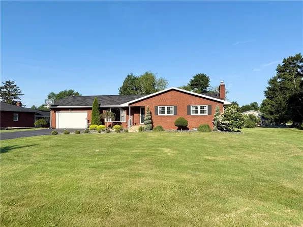 3215 Elm Dr, New Castle, PA 16105