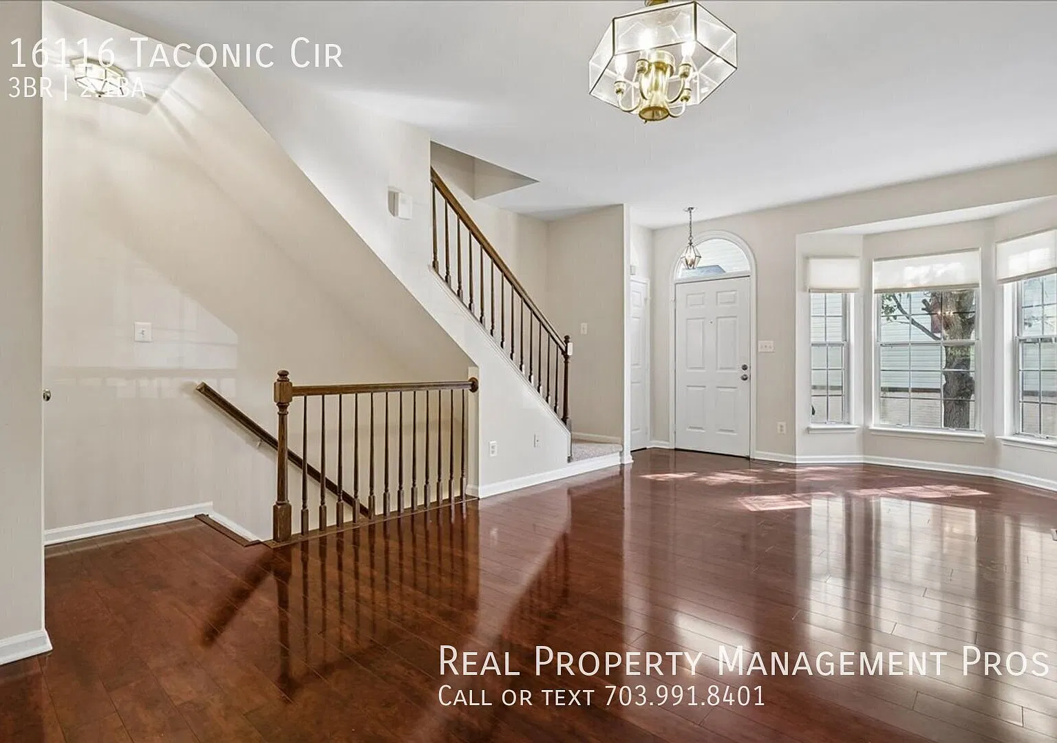 3 Bed Townhome w/ Fenced backyard near I-95! — Photo 2