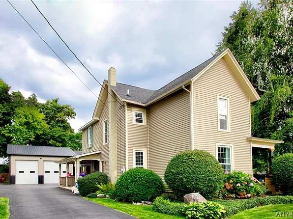 63 Cedar St, Akron, NY 14001