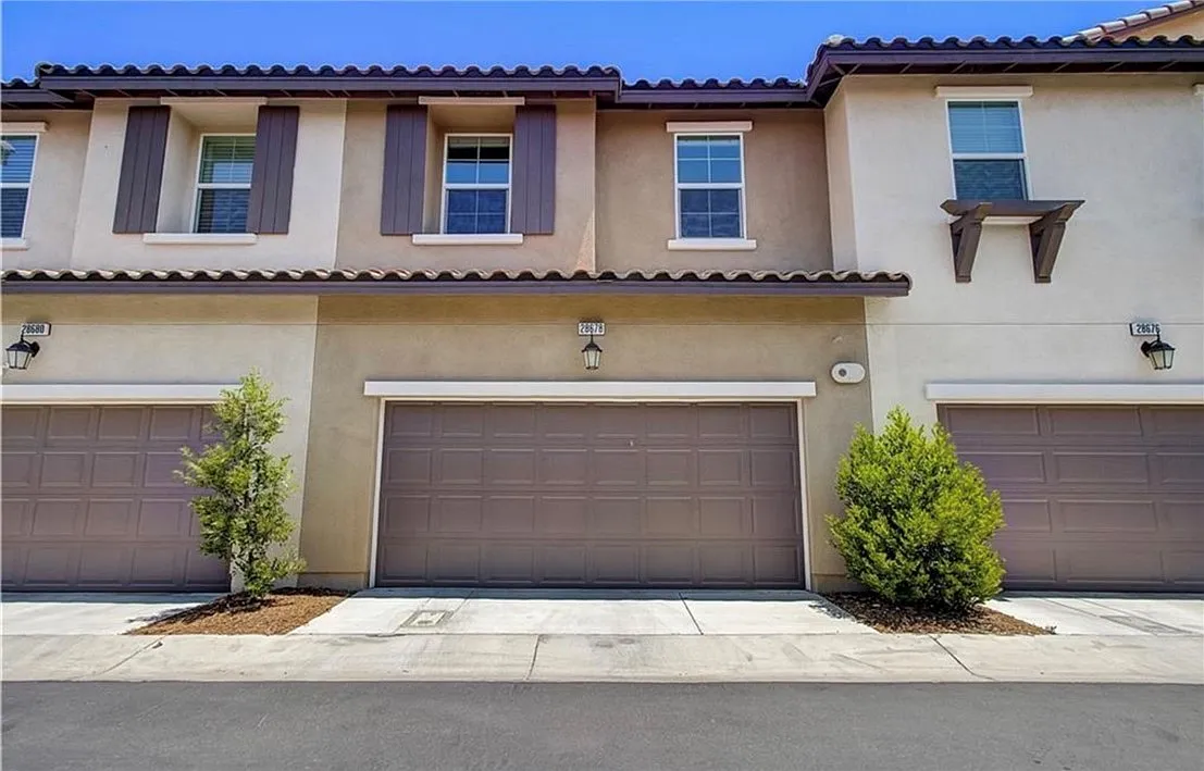 3 bed, 2.5 bath, 1440 sqft, $3,800 — Photo 1