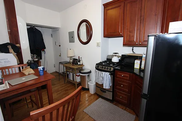 Rented by Dynamik Realty | media 16